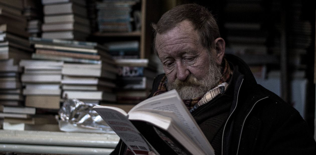 Пожилые люди закономерно читают медленнее – по крайней мере, так утверждают экспериментаторы