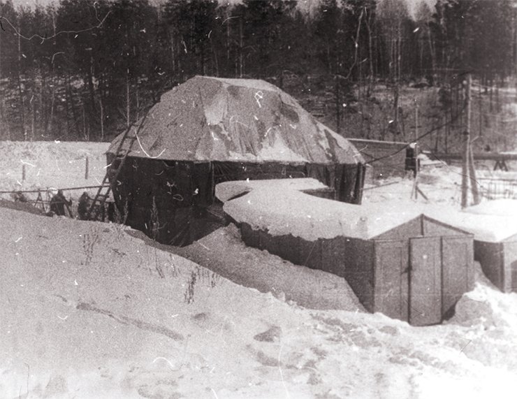One of the working buildings in Zolotaya Dolina (‘Golden Valley’)—here researchers were doing world-level science. Winter 1958/1959 One of the working buildings in Zolotaya Dolina (‘Golden Valley’)—here researchers were doing world-level science. Winter 1958/1959