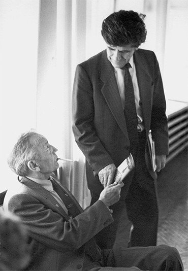 С Валентином Афанасьевичем Коптюгом в Доме ученых. 1993 г.