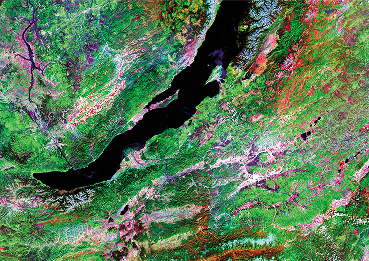 Мозаичное изображение района озера Байкал. Снимок со спутника Landsat Мозаичное изображение района озера Байкал. Снимок со спутника Landsat