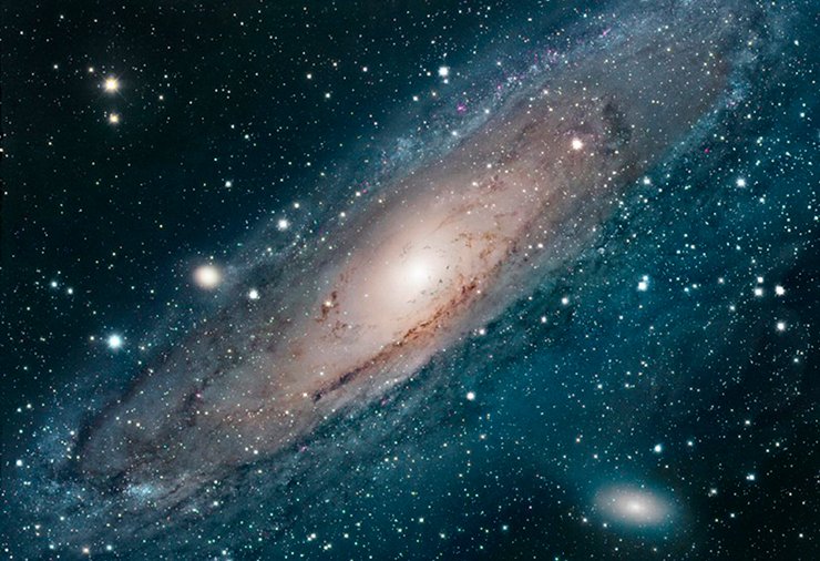 Туманность Андромеды, ближайшая к нам крупная галактика, имеет несколько маленьких галактик-спутников Туманность Андромеды, ближайшая к нам крупная галактика, имеет несколько маленьких галактик-спутников