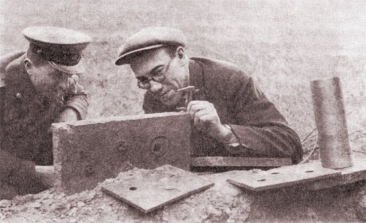 Studies of the piercing of the tank’s armor. 1944. The SB RAS photo archive Studies of the piercing of the tank’s armor. 1944. The SB RAS photo archive