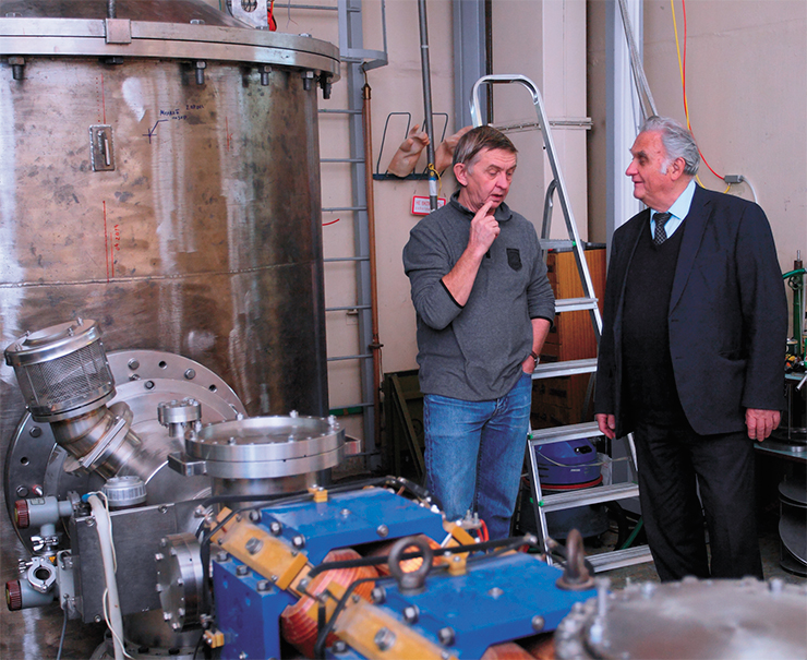 Standing near the Tandem BNCT accelerator are Sergei Taskaev (INP SB RAS, Novosibirsk), one of its creators, and Vladimir Bregadze (NIOEC RAS, Moscow), the developer of boron-containing anticancer compounds Standing near the Tandem BNCT accelerator are Sergei Taskaev (INP SB RAS, Novosibirsk), one of its creators, and Vladimir Bregadze (NIOEC RAS, Moscow), the developer of boron-containing anticancer compounds