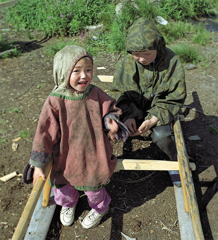 Children of the Ayvasedo family. The Voen-to camp Children of the Ayvasedo family. The Voen-to camp