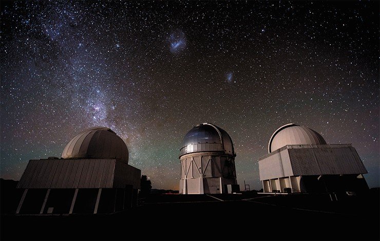Набор телескопов для поиска темной материи обсерватории Cerro Tololo, Чили. Image credit: Fermilab Набор телескопов для поиска темной материи обсерватории Cerro Tololo, Чили. Image credit: Fermilab