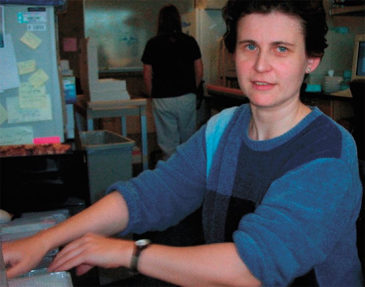 Elena Seraia at her workplace in the Stanford Functional Genomics Facility, 2002 Elena Seraia at her workplace in the Stanford Functional Genomics Facility, 2002