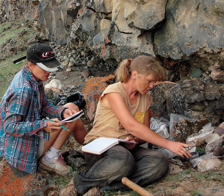 Samples for radiocarbon dating, including the shells of mollusks inhabiting coastal areas of the dam lake were taken from beneath basalt flows Samples for radiocarbon dating, including the shells of mollusks inhabiting coastal areas of the dam lake were taken from beneath basalt flows