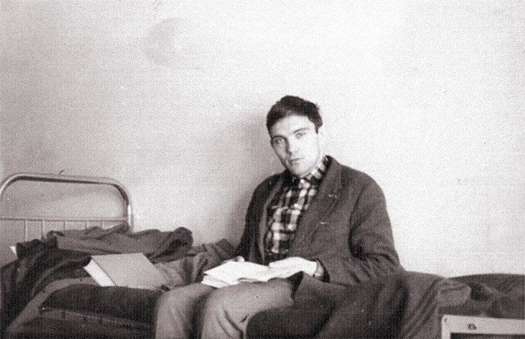 Зубрежка в общежитии НГУ. 1966 г. Фото из архива автора Зубрежка в общежитии НГУ. 1966 г. Фото из архива автора