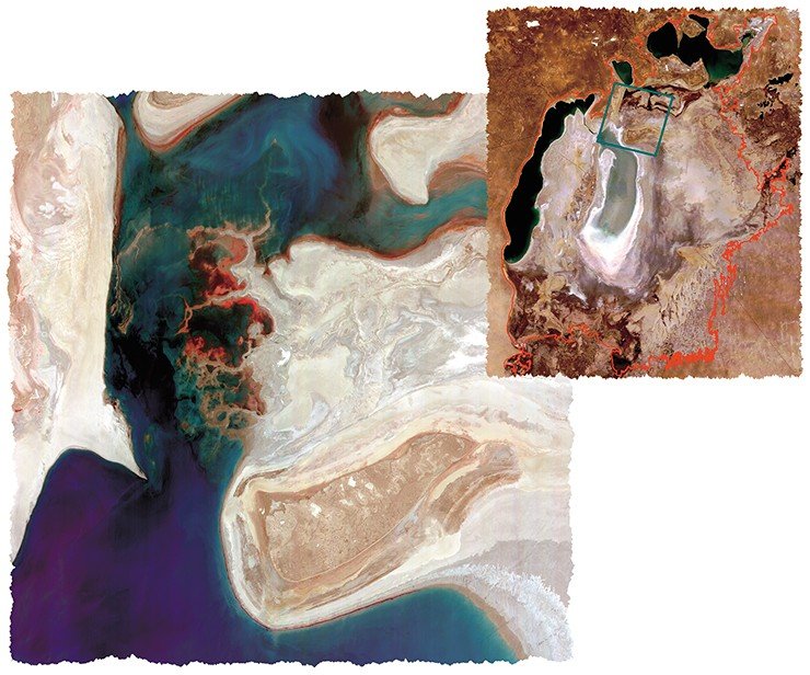Голубой рамкой на космическом снимке Аральского моря 2008 г. (справа) обозначено положение снимка ASTER (2004 г.) с изображением древней дельты Сырдарьи (внизу). Материалы NASA EOS LPDAAC с сайта https://lpdaac.usgs.gov Голубой рамкой на космическом снимке Аральского моря 2008 г. (справа) обозначено положение снимка ASTER (2004 г.) с изображением древней дельты Сырдарьи (внизу). Материалы NASA EOS LPDAAC с сайта https://lpdaac.usgs.gov