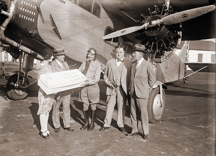 Hugo Eckener and the Graf Zeppelin (Lakehurst, New Jersey, 1928). Library of Congress Prints and Photographs Division. Washington, D. C. 20540 USA http://hdl.loc.gov/loc.pnp/pp.print