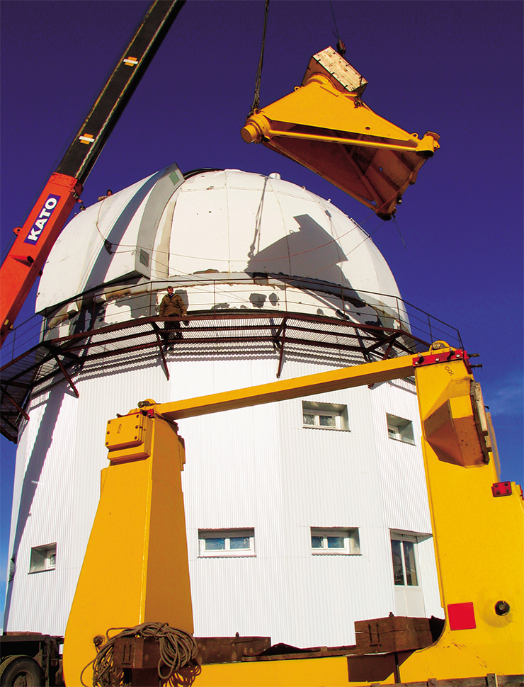 Монтаж инфракрасного телескопа АЗТ-33 ИК. Фото В. Короткоручко Монтаж инфракрасного телескопа АЗТ-33 ИК. Фото В. Короткоручко