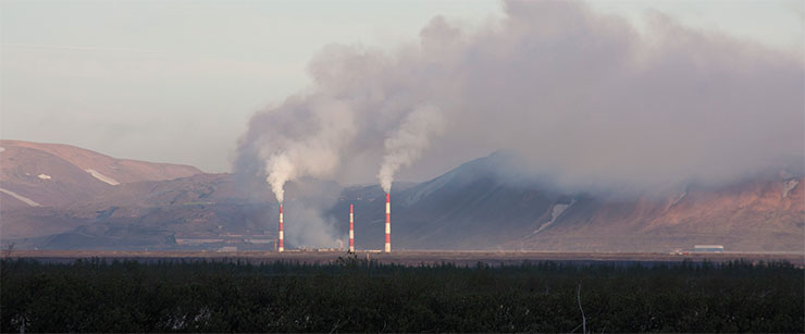 Площадь промышленного Норильского района составляет около 2,6 тыс. км2. Он представляет собой единое муниципальное образование «Город Норильск», в которое входит сам Норильск, бывшие города Талнах и Кайеркан, отдаленный микрорайон Оганер и поселок Снежногорск. Город Дудинка, прямо не относящийся к Норильску, выполняет функцию его морского и речного порта. А его воздушным портом является аэродром вблизи бывшего поселка военных летчиков Алыкель, построенный на месте военного аэродрома Площадь промышленного Норильского района составляет около 2,6 тыс. км2. Он представляет собой единое муниципальное образование «Город Норильск», в которое входит сам Норильск, бывшие города Талнах и Кайеркан, отдаленный микрорайон Оганер и поселок Снежногорск. Город Дудинка, прямо не относящийся к Норильску, выполняет функцию его морского и речного порта. А его воздушным портом является аэродром вблизи бывшего поселка военных летчиков Алыкель, построенный на месте военного аэродрома