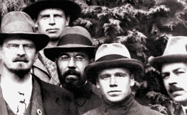 Делегация советских генетиков на V Международном генетическом конгрессе. Берлин, 1927 г. Слева направо: С. С. Четвериков, А. С. Серебровский, Г. Д. Карпеченко, Н. И. Вавилов