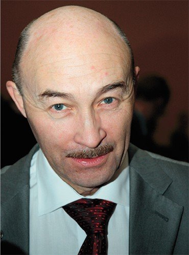 Председатель Российского трансплантологического общества чл.-кор. РАМН, профессор С.В. Готье в 1990 г. выполнил первую в России трансплантацию печени. Сегодня он возглавляет ФНЦ трансплантологии и искусственных органов им. В. И. Шумакова – единственное в России учереждение, лицензированное Минздравом и уполномоченное выдавать медицинским учреждениям разрешения на трансплантацию органов
