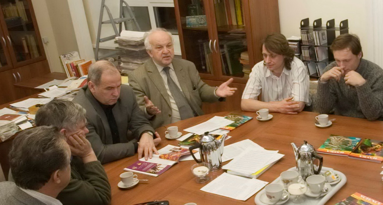 Круглый стол «Наука и общество глазами физиков вместе с журналом «НАУКА из первых рук» в ИЯФ СО РАН. 2006 г. Фото В. Дубровского Круглый стол «Наука и общество глазами физиков вместе с журналом «НАУКА из первых рук» в ИЯФ СО РАН. 2006 г. Фото В. Дубровского