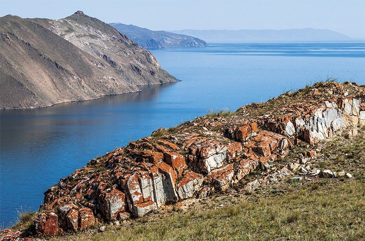 «Крепостные стены» Усть-Анги. Фото В. Короткоручко
