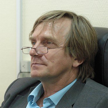 А. Е. Бондарь, чл.-кор. РАН, декан физического факультета НГУ