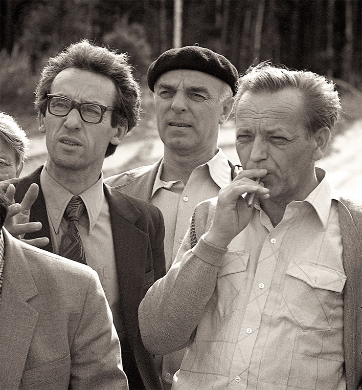 V. A. Koptyug is listening to the comments of the creator of the Siberian solar radiotelescope, Candidate of Physics and Mathematics G. Ya. Smolkov, 1982 V. A. Koptyug is listening to the comments of the creator of the Siberian solar radiotelescope, Candidate of Physics and Mathematics G. Ya. Smolkov, 1982