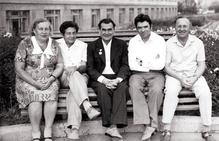 Institute management, 1970: L. K. Antipova (academic secretary), R. I. Salganik, D. K. Belyaev, V. K. Shumnyi, V. I. Molin Institute management, 1970: L. K. Antipova (academic secretary), R. I. Salganik, D. K. Belyaev, V. K. Shumnyi, V. I. Molin