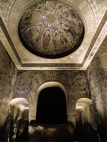 Reconstruction of the Cave of the Ring-Bearing Doves, the Kizil Buddhist rock-cut caves (China, 5the or 6th century) with the original murals in the Museum of Asian Art. Berlin-Dahlem, 2013. © Staatliche Museen zu Berlin, Museum für Asiatische Kunst / Iris Papadopoulos Reconstruction of the Cave of the Ring-Bearing Doves, the Kizil Buddhist rock-cut caves (China, 5the or 6th century) with the original murals in the Museum of Asian Art. Berlin-Dahlem, 2013. © Staatliche Museen zu Berlin, Museum für Asiatische Kunst / Iris Papadopoulos