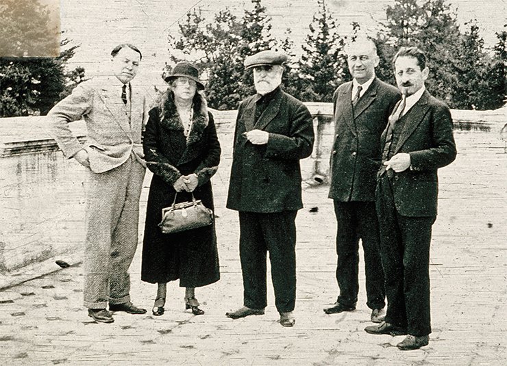 Photo taken during one of d’Hérelle’s visits to the Georgian Institute of Bacteriophages, which was led by his long-time friend and colleague George G. Eliava. Leftmost: George G. Eliava; next to him: Mrs. d’Hérelle. Batumi, Georgia, 1934. © Institut Pasteur – Musée Pasteur Photo taken during one of d’Hérelle’s visits to the Georgian Institute of Bacteriophages, which was led by his long-time friend and colleague George G. Eliava. Leftmost: George G. Eliava; next to him: Mrs. d’Hérelle. Batumi, Georgia, 1934. © Institut Pasteur – Musée Pasteur