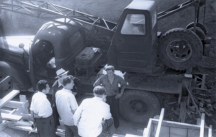 R. I. Salganik and D. K. Belyaev with workers at the ICG SB USSR AS construction site 1960 R. I. Salganik and D. K. Belyaev with workers at the ICG SB USSR AS construction site 1960