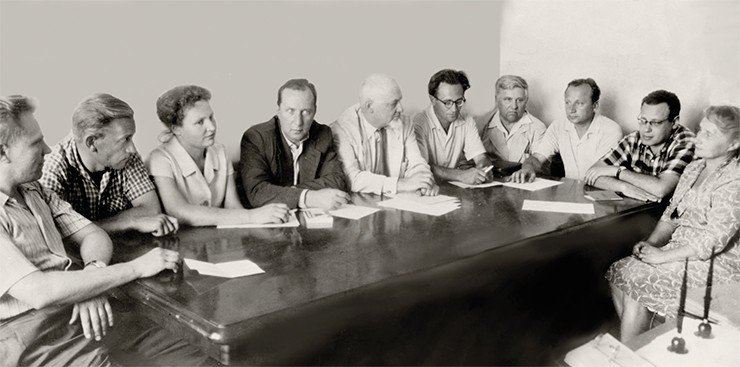 Ученый совет НИОХ СО АН СССР (1961 г.): В. Г. Бухаров, В. А. Коптюг, Л. К. Козачок, В. А. Ливанов, Н. Н. Ворожцов, В. П. Мамаев, А. Т. Трощенко, Е. П. Фокин, Г. Г. Якобсон, В. А. Пентегова