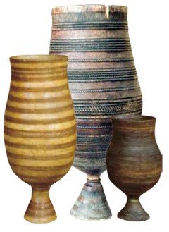 Деревянные ритуальные кубки для кумыса (чороны) — непременный атрибут праздника Ысыах. На празднике Ысыах чороны, наполненные первым кумысом, символизировали центр мироздания — источник божественной созидающей энергии