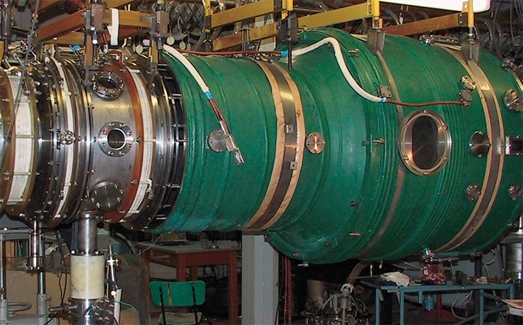 Output unit of the GOL-3 multimirror trap Output unit of the GOL-3 multimirror trap