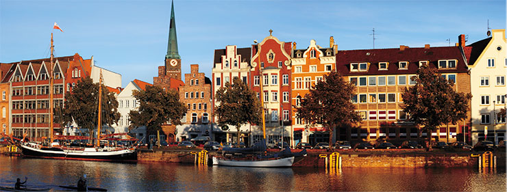 Modern Lübeck. View of the Trave River and the old city from the east. © CC BY-SA 4.0/Nikolay Yagunov