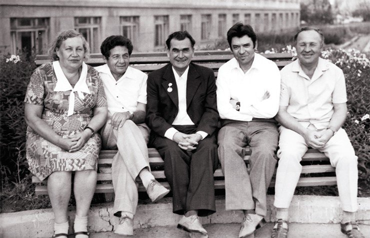 Дирекция, 1970 г.: Л. К. Антипова (ученый секретарь), Р. И. Салганик, Д. К. Беляев, В. К. Шумный, В. И. Молин