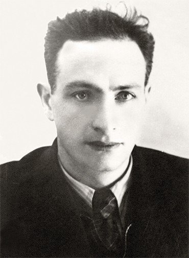 Лев Владимирович Альтшулер, ветеран Великой Отечественной войны, лауреат Сталинских премий I и II степени за определение плотности и максимального давления в центре при подрыве первых атомной и водородной бомб, а также за испытания ударно-волнового сжатия элементов конструкций. Внес значительный вклад в создание артиллерийского атомного снаряда