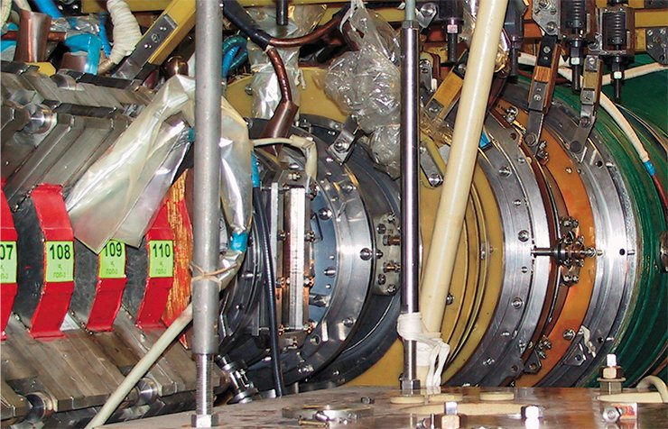 Experiments on studying the strength of materials under the action of a powerful plasma flow are performed in the output unit of the GOL-3 multimirror trap Experiments on studying the strength of materials under the action of a powerful plasma flow are performed in the output unit of the GOL-3 multimirror trap