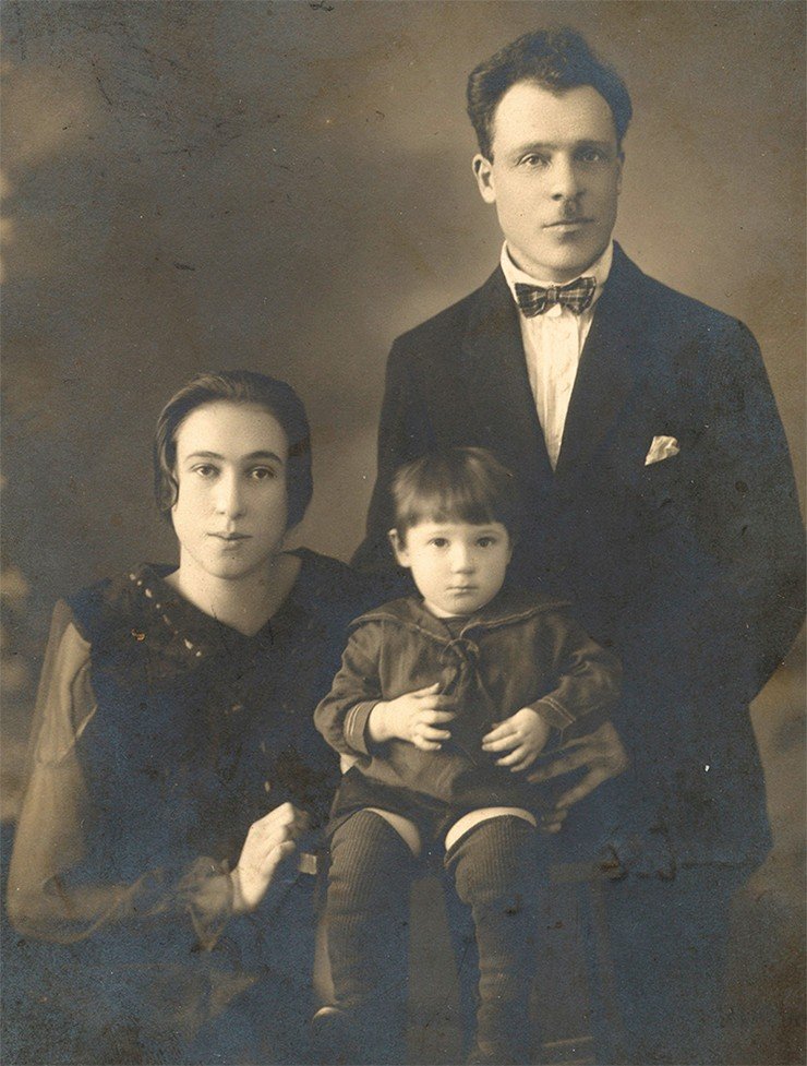 Иосиф Макальский с родителями. Начало 1930-х гг. Иосиф Макальский с родителями. Начало 1930-х гг.