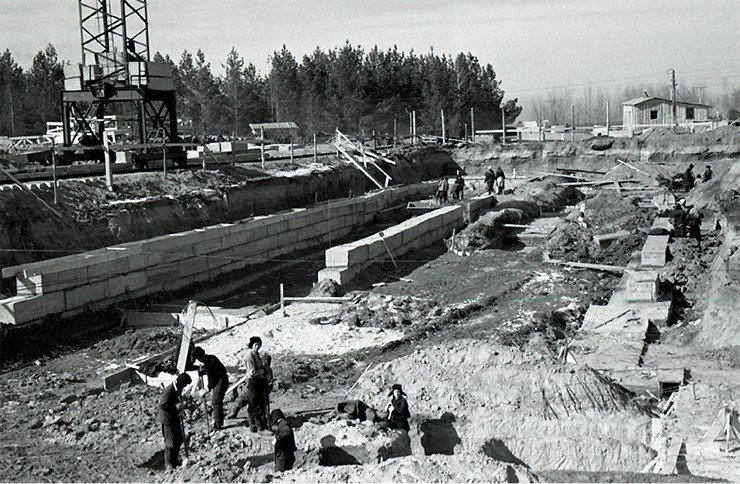 Строительство корпуса Института гидродинамики СО АН СССР. Новосибирск, 1958. Фото Р. И. Ахмерова. Фотоархив СО РАН