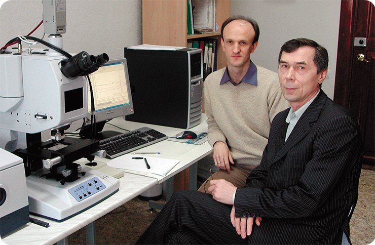Исследования кристаллов алмаза и разработку методов контроля их качества проводят д. г. -м. н. А.Ф. Хохряков и научный сотрудник И.Н. Куприянов