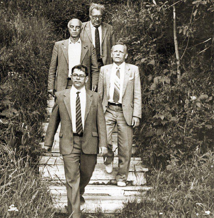 Рыцари Байкала: чл.-корр. М. А. Грачев, акад. В. А. Коптюг, Н. А. Логачев, чл.-корр. Г. И. Галазий Рыцари Байкала: чл.-корр. М. А. Грачев, акад. В. А. Коптюг, Н. А. Логачев, чл.-корр. Г. И. Галазий