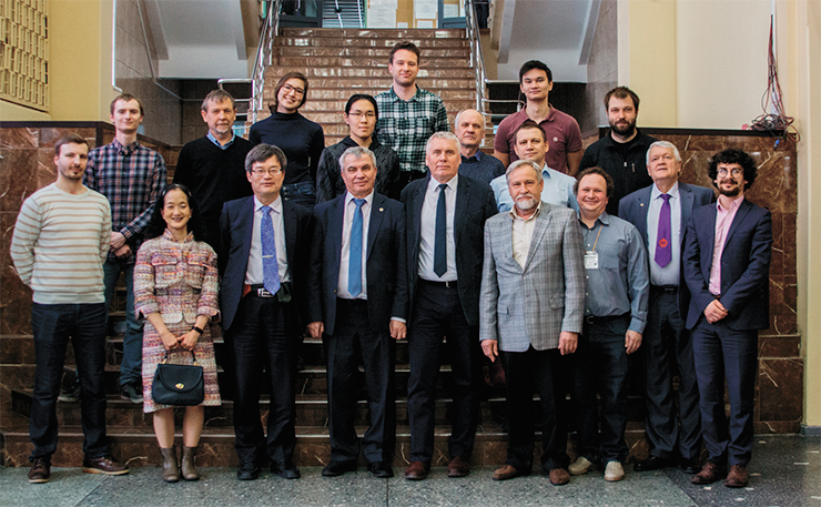 Хироси Амано с руководством и сотрудниками университета. НГУ, 2019 г. Хироси Амано с руководством и сотрудниками университета. НГУ, 2019 г.