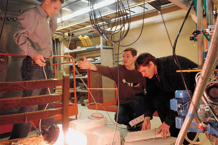 The first neutrons with the necessary characteristics were obtained at BINP SB RAS on March 5, 2008. They were detected by a bubble detector of elementary particles, which is a thin-walled glass vessel filled by a special liquid that boils up at the place of neutron incidence. The photograph on the top shows. A. Makarov (an undergraduare student of Novosibirsk State University), Yu. Sulyaev (a researcher of BINP SB RAS), and A. Kuznetsov (a postgraduate student of Novosibirsk State Technical University) preparing the facility for generating neutrons The first neutrons with the necessary characteristics were obtained at BINP SB RAS on March 5, 2008. They were detected by a bubble detector of elementary particles, which is a thin-walled glass vessel filled by a special liquid that boils up at the place of neutron incidence. The photograph on the top shows. A. Makarov (an undergraduare student of Novosibirsk State University), Yu. Sulyaev (a researcher of BINP SB RAS), and A. Kuznetsov (a postgraduate student of Novosibirsk State Technical University) preparing the facility for generating neutrons