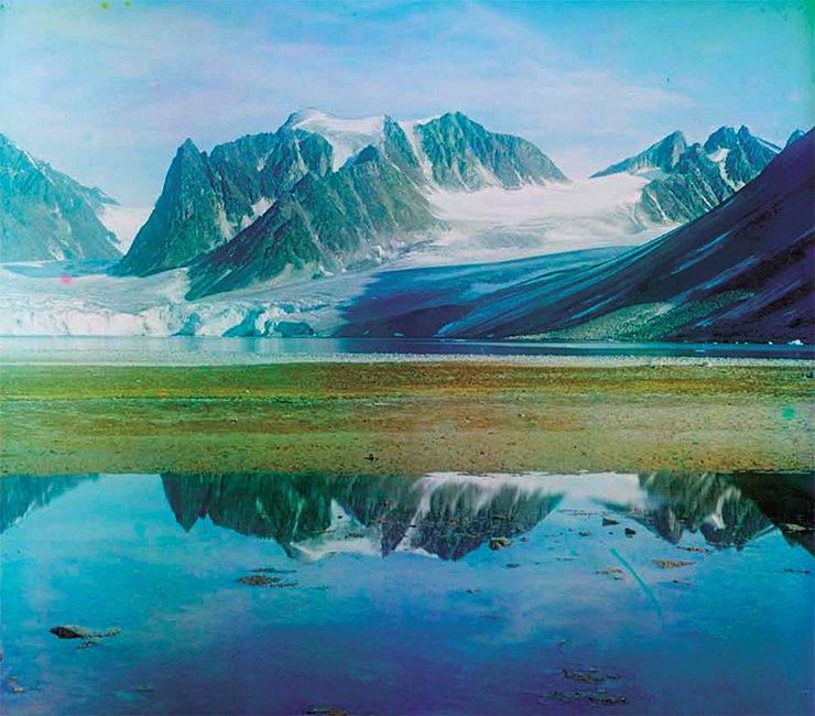 On Svalbard. 1910. Photo by Adolf Miethe On Svalbard. 1910. Photo by Adolf Miethe