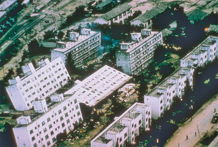 The earthquake on 16th June, 1964 in Niigata (Japan). Aerial view of the leaning houses produced by soil liquefaction and poor foundations. National Geophysical Data Centre The earthquake on 16th June, 1964 in Niigata (Japan). Aerial view of the leaning houses produced by soil liquefaction and poor foundations. National Geophysical Data Centre
