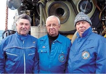 Перед погружением на глубоководном аппарате «Мир». Слева направо: д.г.-м.н. В. И. Москвин, д.ф.-м.н. А. М. Сагалевич, чл.-кор. В. А. Каширцев