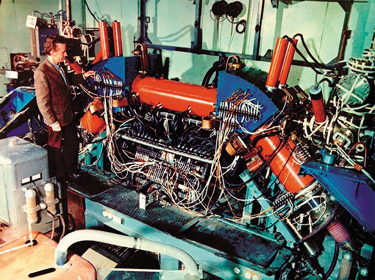 1976. The heart of the HAP-M system is the EPOKHA setup based on the electron cooling method and one of its founders, V. I. Kudelainen 1976. The heart of the HAP-M system is the EPOKHA setup based on the electron cooling method and one of its founders, V. I. Kudelainen