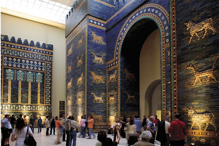 The Ishtar Gate, built in 575 B.C. in Babylon by order of King Nebuchadnezzar, are an example of ancient oriental art. Pergamon Museum, Museum Island (Berlin, Germany). © SPK/Pierre Adenis The Ishtar Gate, built in 575 B.C. in Babylon by order of King Nebuchadnezzar, are an example of ancient oriental art. Pergamon Museum, Museum Island (Berlin, Germany). © SPK/Pierre Adenis