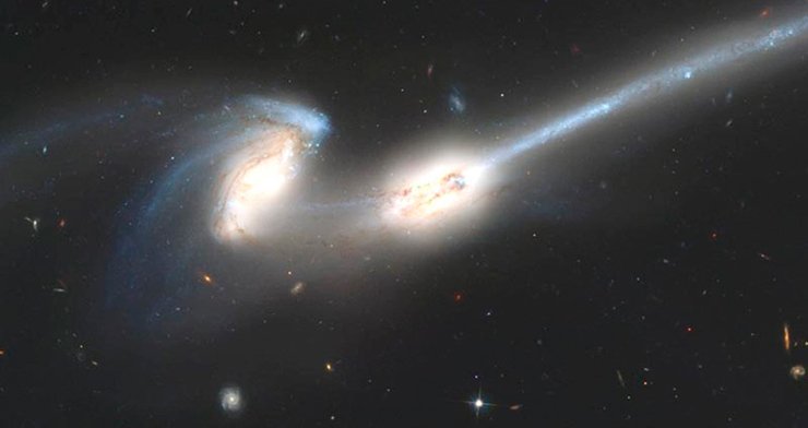 Взаимодействующие галактики NGC 4676, или «Мышки». Фото: NASA, Hubble Space Telescope, Advanced Camera for Surveys Взаимодействующие галактики NGC 4676, или «Мышки». Фото: NASA, Hubble Space Telescope, Advanced Camera for Surveys