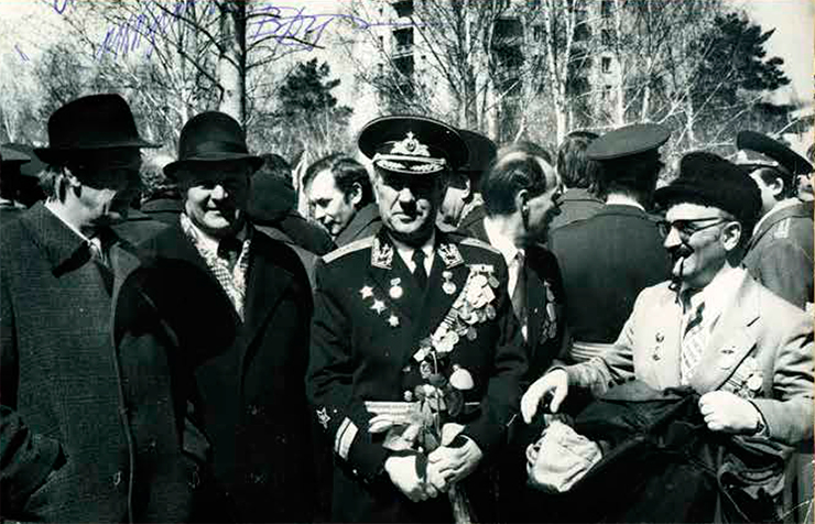 Victory Day in Novosibirsk Akademgorodok. Marlen E. Topchiyan (far right) with Rear Admiral Georgiy S. Migirenko, Deputy Director of the Institute of Hydrodynamics, Siberian Branch, USSR Academy of Sciences (in the center). Mid-1960s