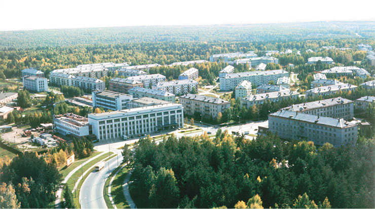 Novosibirsk Academgorodok was the first successful pilot project on establishing a center of theoretical research and education
