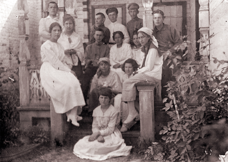 Members of the literary circle at the House of Youth in Ryazan, where young Leonid Radushkevich (in the back row, second from the right) lectured during the times of devastation and civil war. 1919 Members of the literary circle at the House of Youth in Ryazan, where young Leonid Radushkevich (in the back row, second from the right) lectured during the times of devastation and civil war. 1919