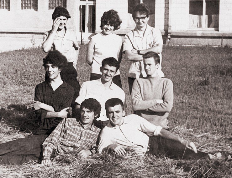 Во время летней практики по цитологии. 1968 г. На фото: лежат – А. Шилов, А. Осадчук; сидят – П. Бородин, С. Бажан, А. Пупышев; стоят – П. Степочкин, И. Шилова, Н. Беляев