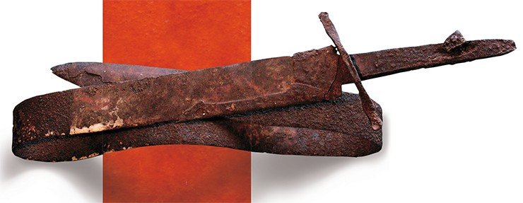 Палаш из кыргызского погребения, который был преднамеренно поврежден (согнут) либо в ритуальных целях, либо чтобы его можно было поместить в небольшую ямку с остатками трупосожжения Палаш из кыргызского погребения, который был преднамеренно поврежден (согнут) либо в ритуальных целях, либо чтобы его можно было поместить в небольшую ямку с остатками трупосожжения